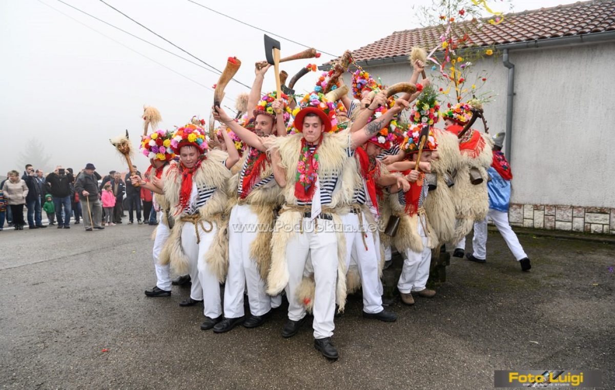 FOTO/VIDEO Rukavački zvončari otvorili ‘sezonu’ pohoda – Na putu do Zvoneće dočekali ih brojni ljubitelji tradicije