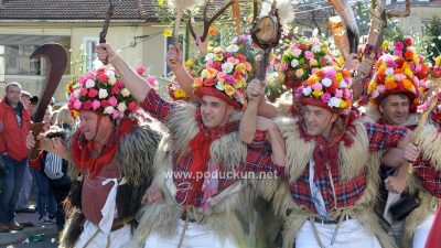 FOTO/VIDEO Zvončarska smotra jubilarni 25. put ispunila centar Matulja tradicijom i punsim šušurom