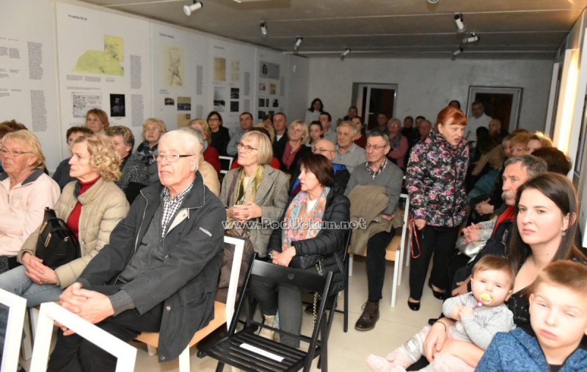 FOTO/VIDEO Manifestacija Noć muzeja obilježena predstavljanjem knjige “Kako Lipa pamti – 75 godina sjećanja na stradanje” i predavanjem Miljenka Ujčića @ Lipa