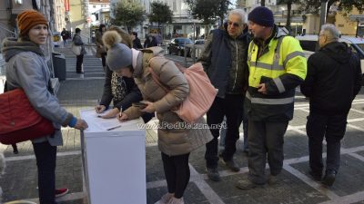 FOTO Odličan odaziv za potpisivanje peticije za zaustavljanje betonizacije – Prikupljeno više od 400 potpisa, akcija se nastavlja iduće subote