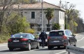 FOTO/VIDEO Ustrojeni policijski punktovi na prilazima u gradove – Provjeravaju se svi vozači i putnici