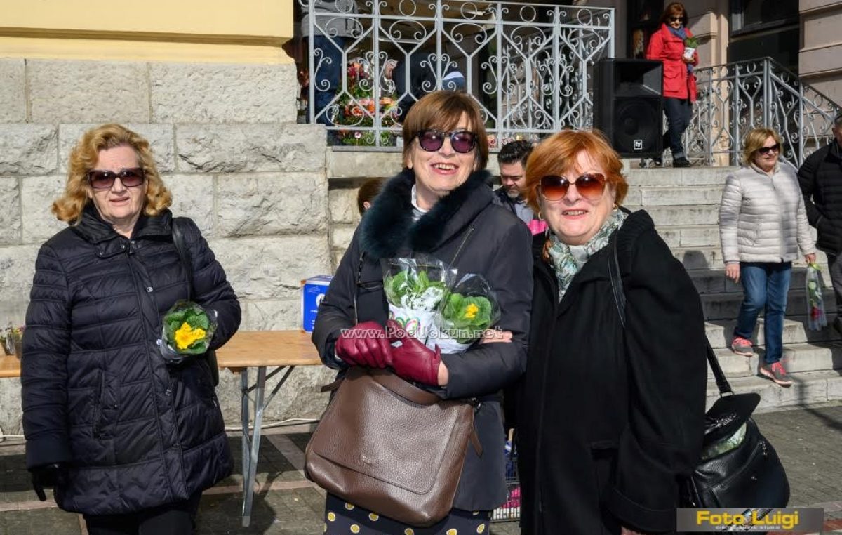 U OKU KAMERE Cvijeće i kafe za 8. mart @ Opatija