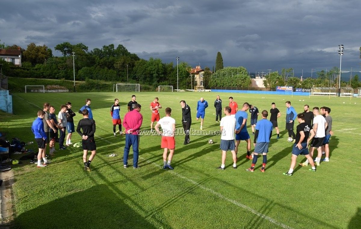 Nogometaši Opatije sutra u Petrinji traže vizu za drugu ligu