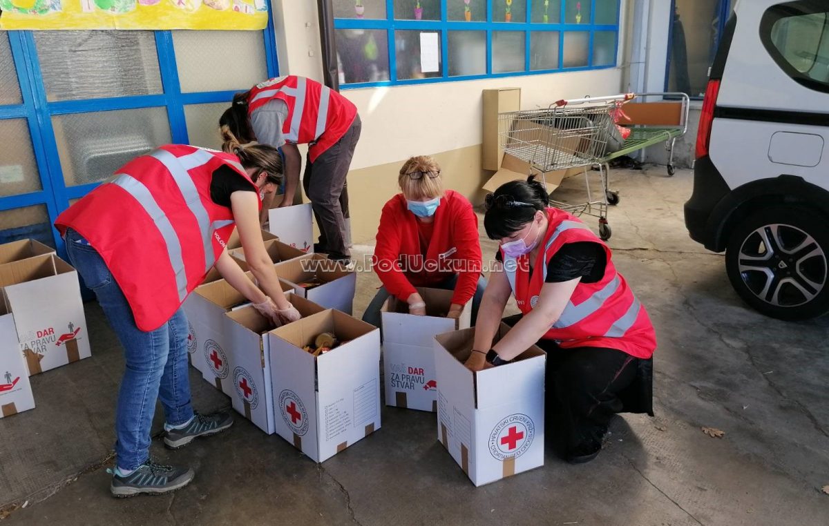 Vaš dar za pravu stvar – Crveni križ pomaže paketima hrane građanima koji su ostali bez posla zbog krize izazvane pandemijom koronavirusa