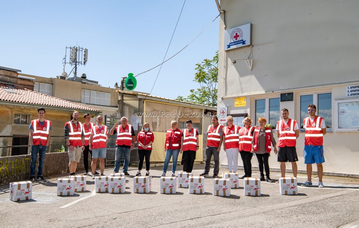 FOTO Vaš dar za pravu stvar – Crveni križ pomaže paketima hrane građanima koji su ostali bez posla zbog pandemije