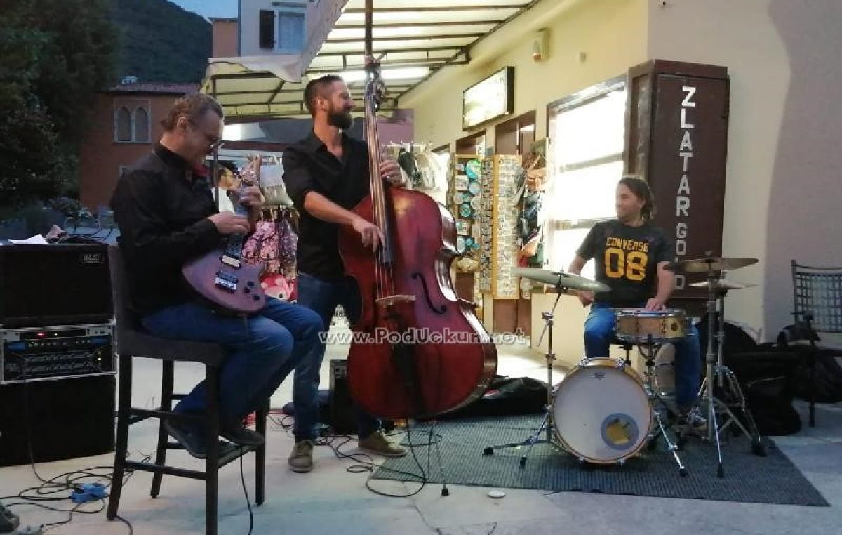 U OKU KAMERE Darko Charlie Jurković, Zvone Šestak i Marko Lazarić održali nadahnut nastup u Caffe baru Velebit