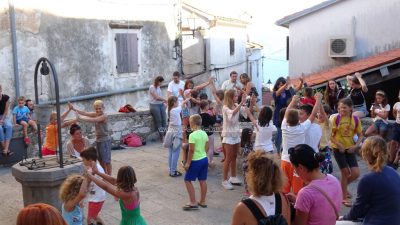 FOTO/VIDEO Festival malih i minijaturnih scena Džep ispunio je Brseč dječjom kreativnošću i veseljem