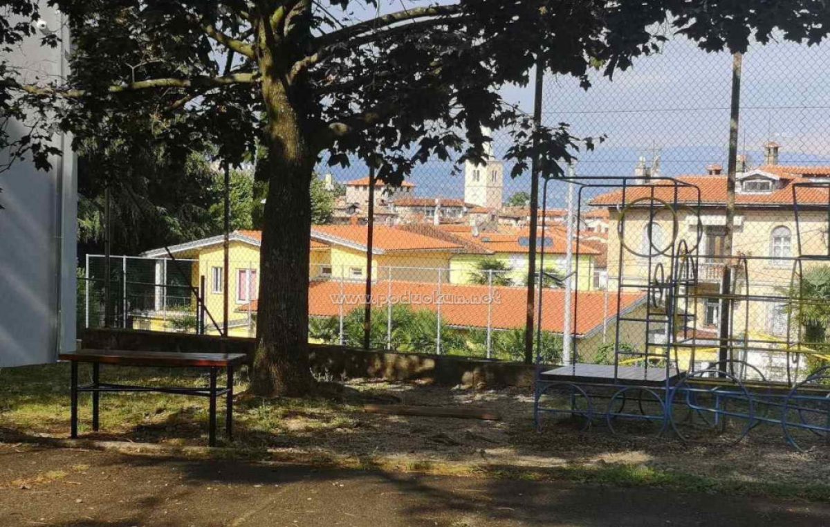 U OKU KAMERE: Sanirane oštećene klupice i sprave na školskom igralištu @ Lovran