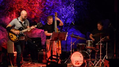 Vološćanske jazz večeri – Zvonimir Radišić Trio ovog ponedjeljka na Placi