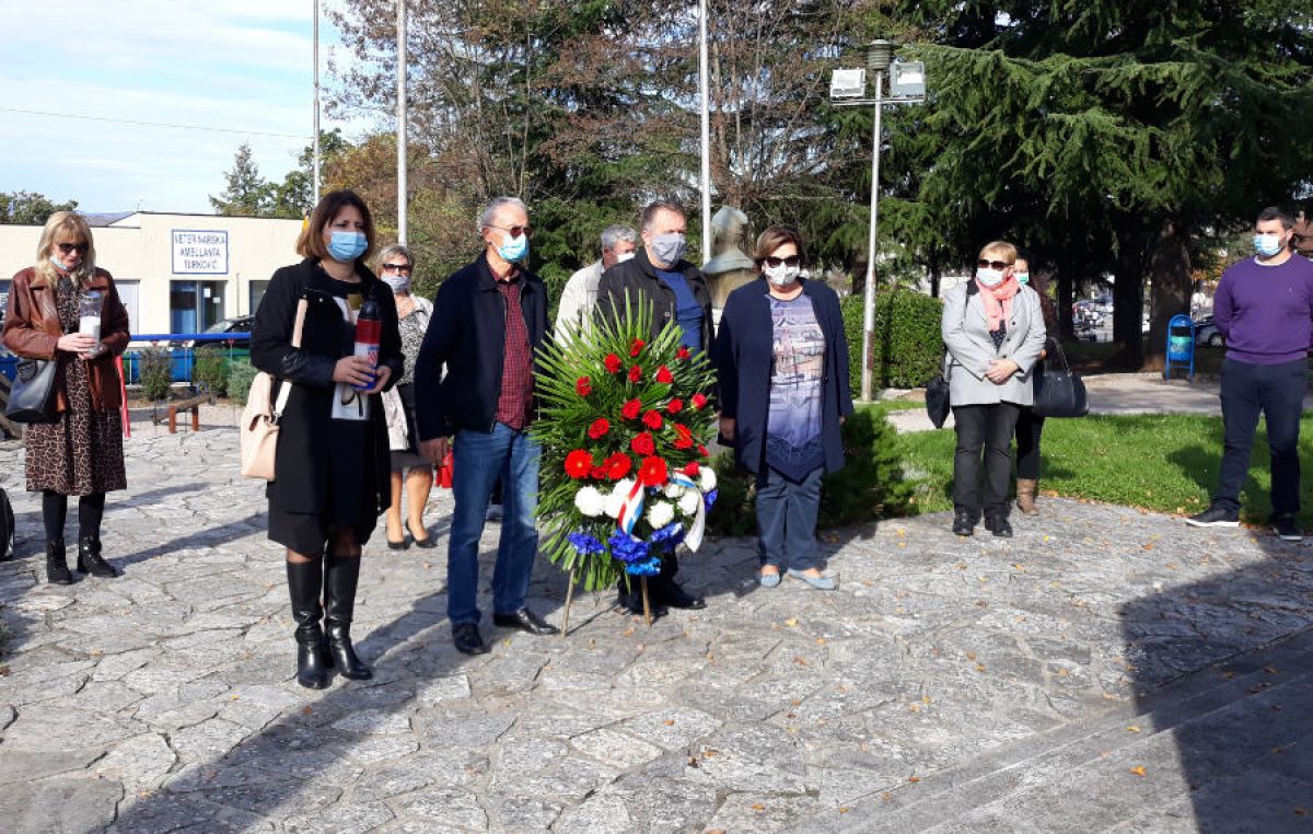 Na groblju Viškovo položeni su vijenci i upaljene svijeće povodom blagdana Svih svetih