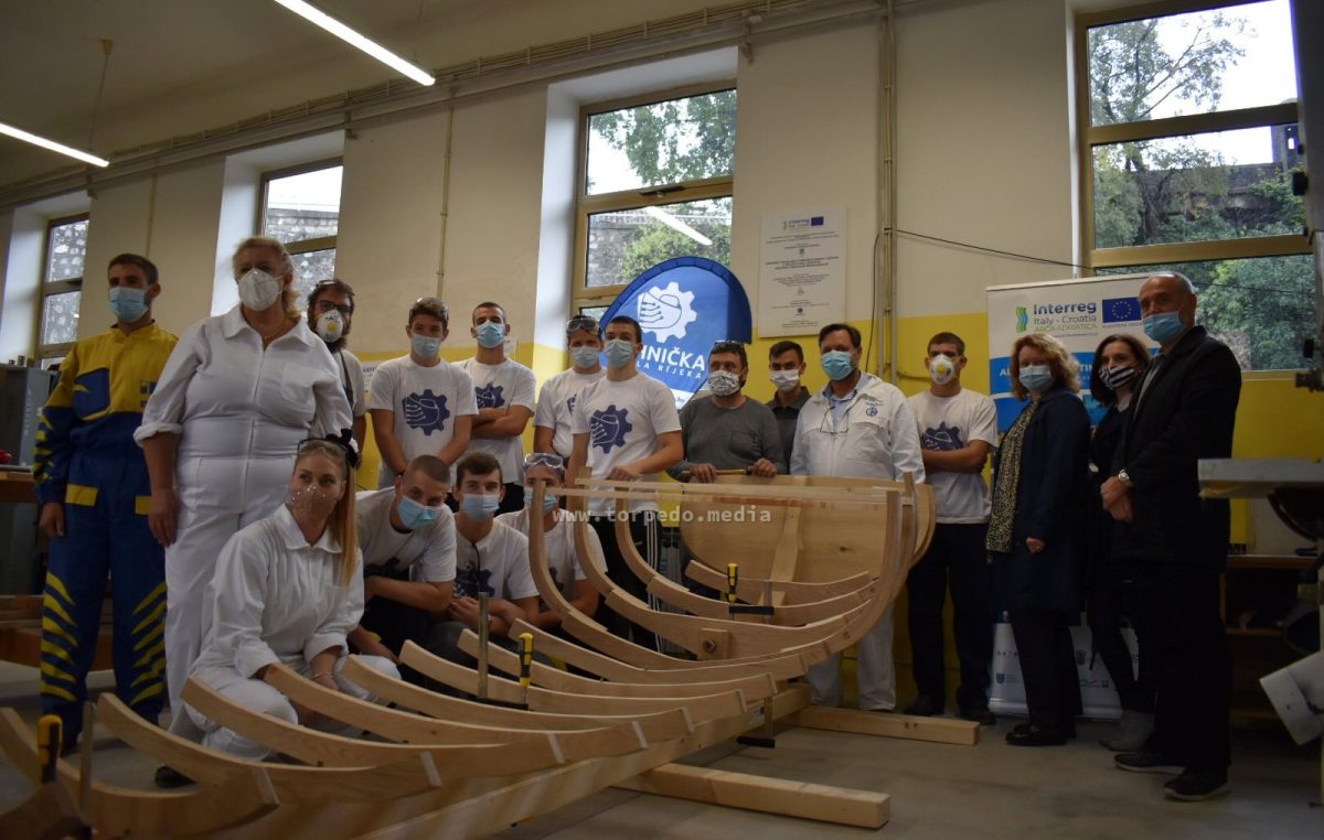 VIDEO/FOTO U Tehničkoj školi položena kobilica pasare koja će se graditi u sklopu Akademije tradicijskih pomorskih zanata i vještina