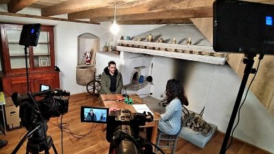[VIDEO] Emisija 11 manje kvarat jučer emitirana uživo iz Kuće dubašljanske baštine u Malinskoj, danas se družimo u Kostreni