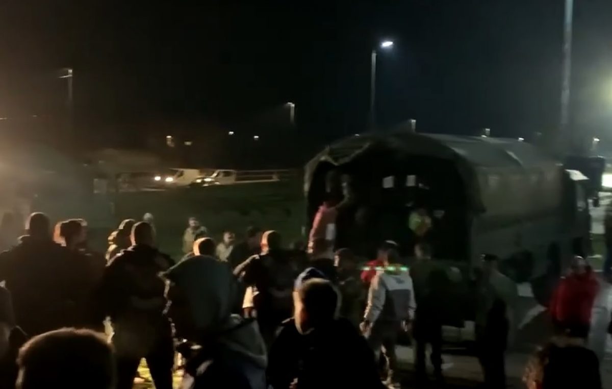 [VIDEO] Prihvatni centar na ulazu u Petrinju u punom pogonu, iz PGŽ-a stigla prva vozila s potrepštinama