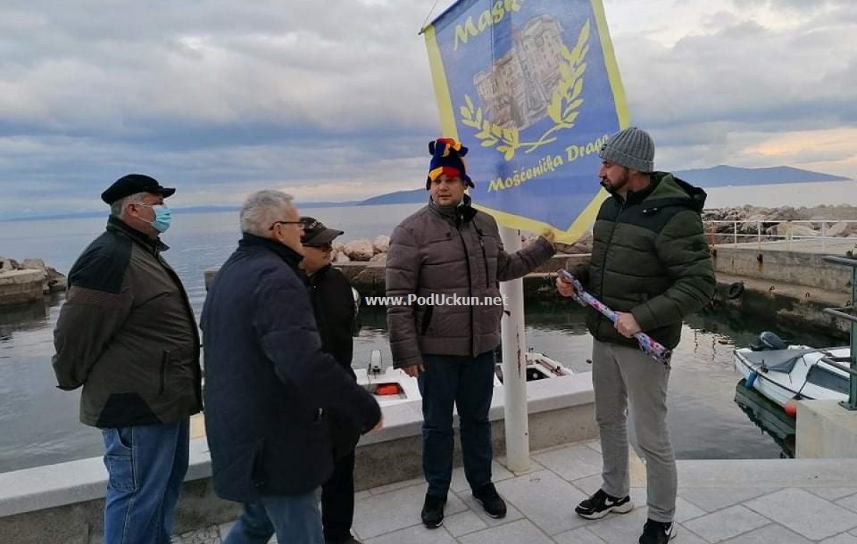 [VIDEO] Podizanje karnevalske zastave u Mošćeničkoj Dragi: Dok je pusta, situacija ni gusta