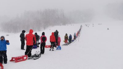[VIDEO] Zimska idila: Platak u okrilju pahuljica i danas pod ‘opsadom’ ljubitelja skijanja i sanjkanja