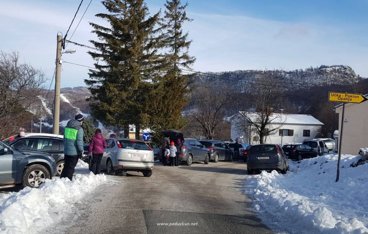 Učka pod ‘okupacijom’ ljubitelja snježnih radosti: Stotine automobila stvorilo gužve i poteškoće u prometu