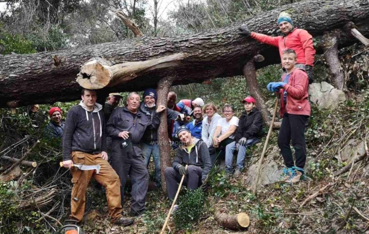 [FOTO] Vrijedni volonteri SRD-a Preluk i PD Lisina čistili šumski put Preluk – Matulji