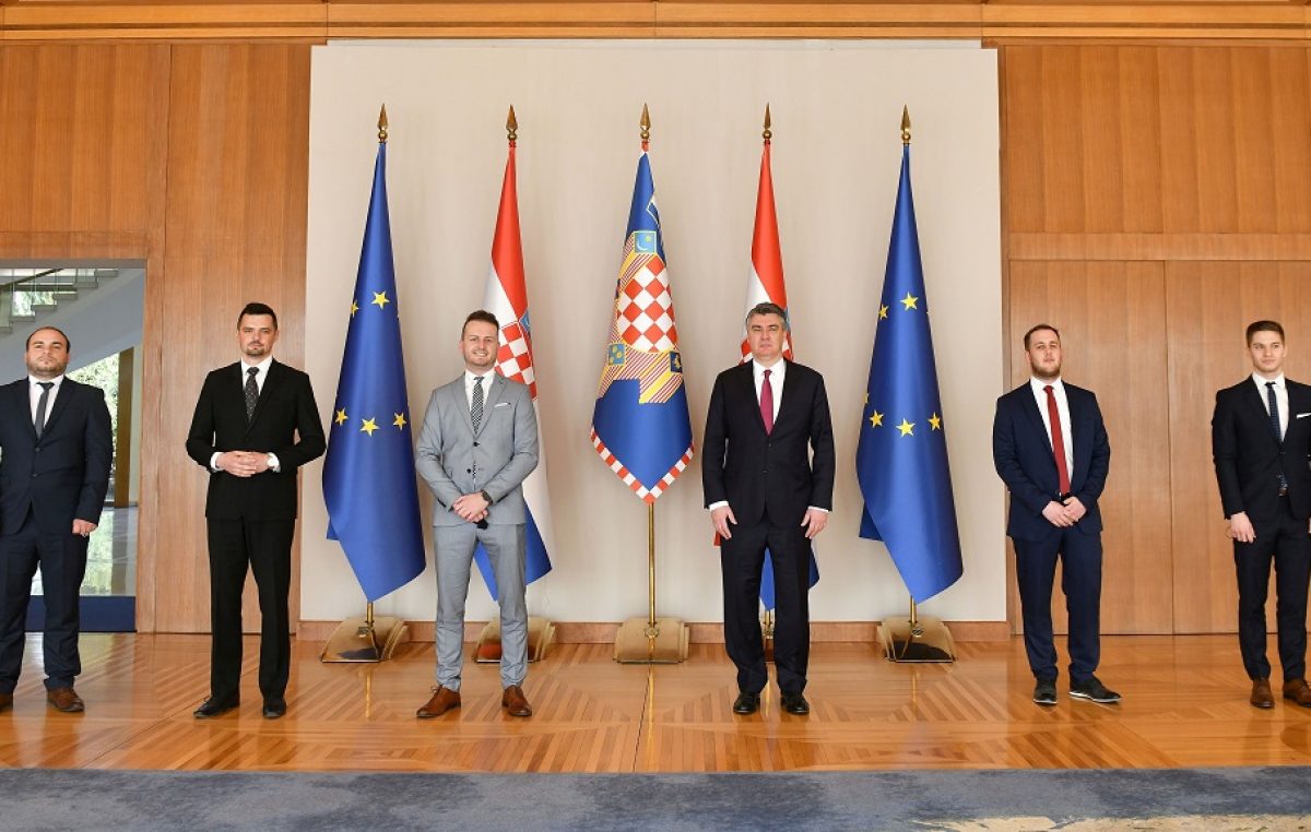 U OKU KAMERE Predsjednik Milanović održao sastanak s članovima Koordinacije županijskih savjeta mladih