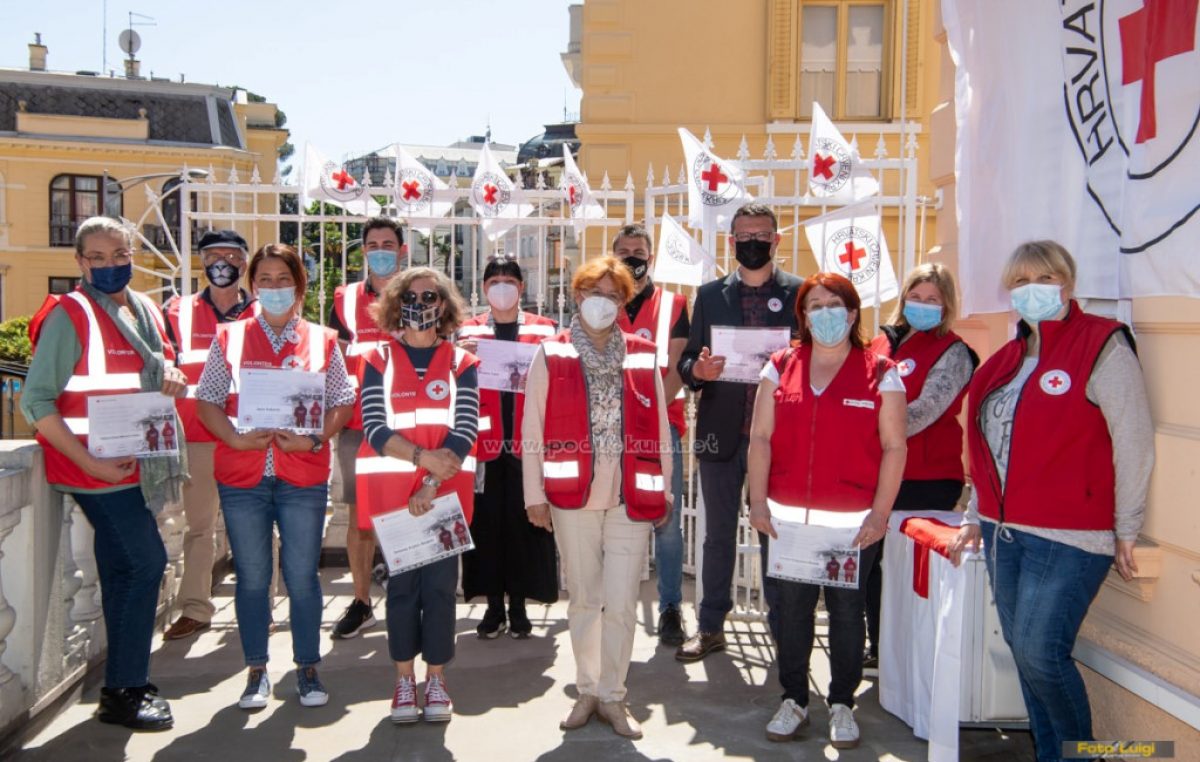 [FOTO] Uručene zahvalnice Hrvatskog Crvenog križa volonterima GDCK Opatija