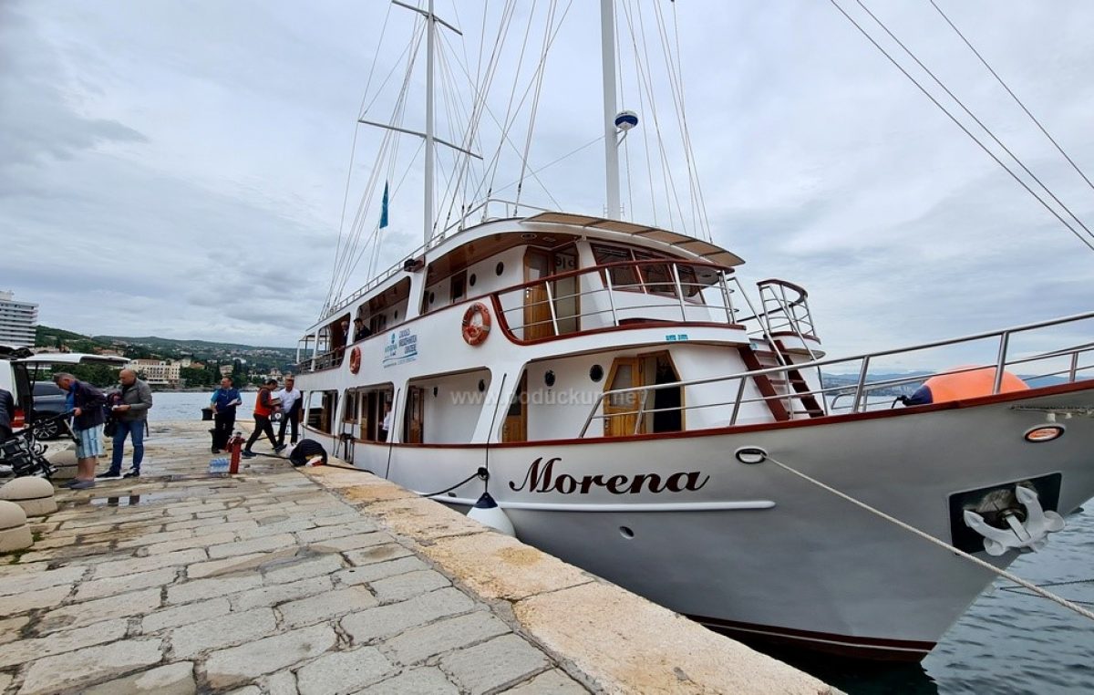 [VIDEO] Skromni turistički pomaci – Na prvi ovosezonski vijaj iz opatijskog porta isplovio je Brod Morena