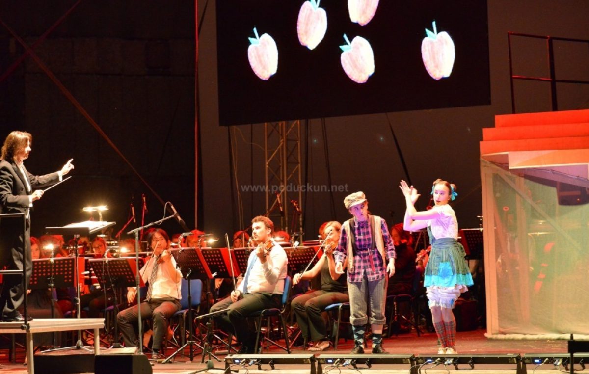 [FOTO/VIDEO] Opera-bajka „Ivica i Marica“ premijerno uživo pred opatijskom publikom