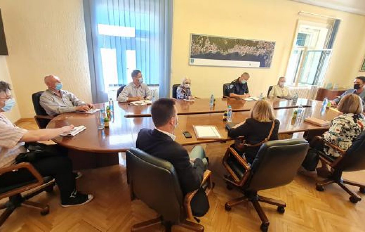 Kirigin održao sastanak s ravnateljima ustanova i direktorima trgovačkih društava
