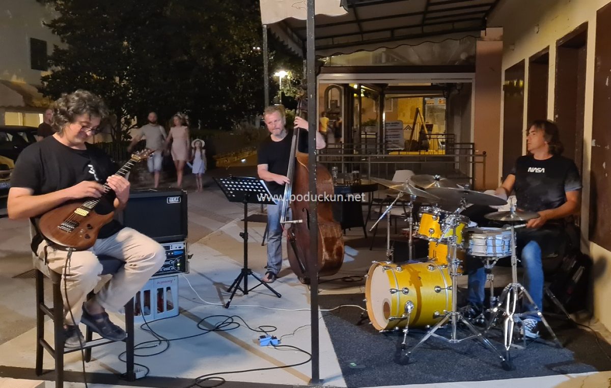 [VIDEO] Darko Jurković Charlie trio odradio sjajno zagrijavanje za večerašnje otvorenje Jerry Ricks Blues Festivala