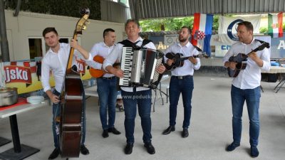 Svake srijede glazba uživo: Tamburaški sastav Merak na opatijskoj Boćariji