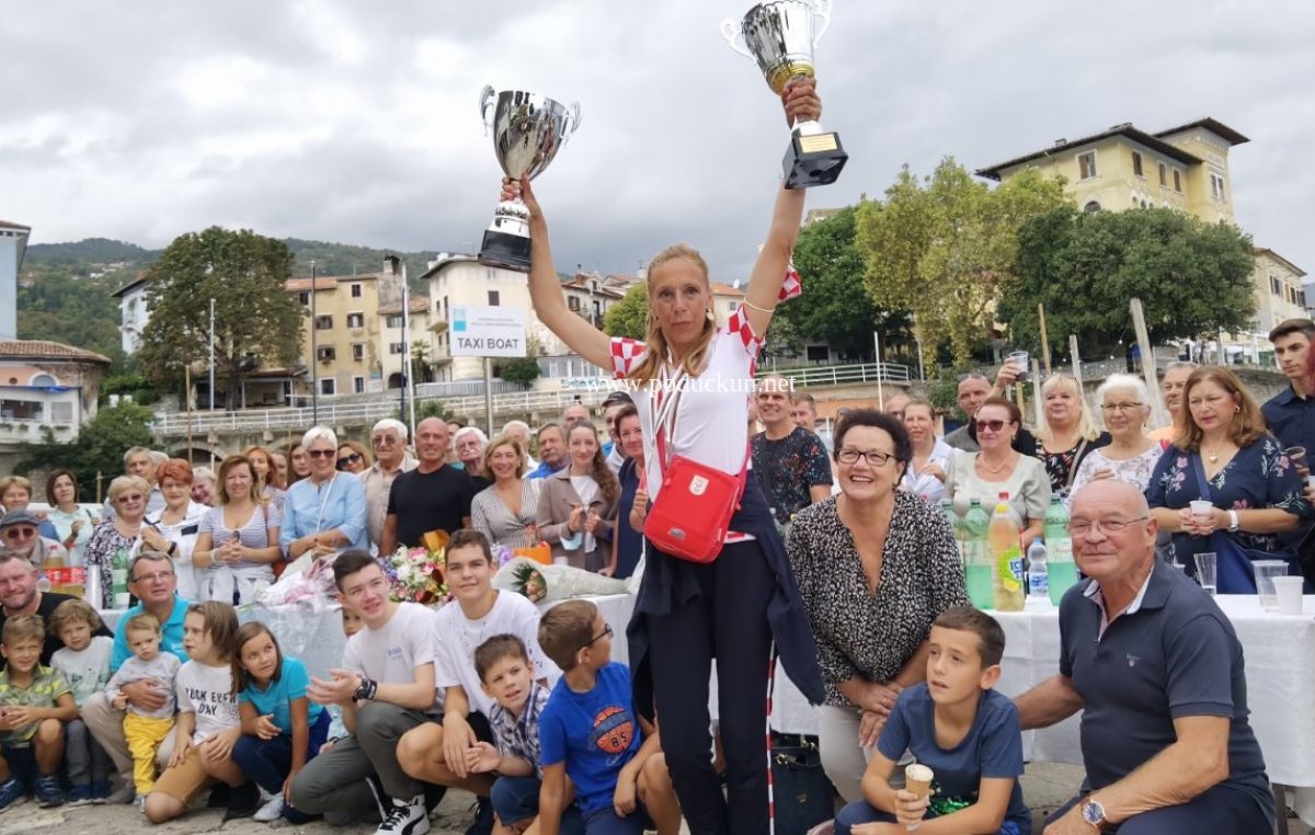 [VIDEO/FOTO] Svjetska prvakinja u sportskom ribolovu Marina Mavrinac Matulja dočekana ogromnim pljeskom i bakljama @ Lovran