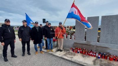 [VIDEO/FOTO] Hrvatski časnički zbor Liburnije povodom Dana sjećanja poklonio se žrtvama Škabrnje
