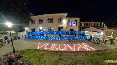 [FOTO/VIDEO] Bakljama i svijećama Lovranci odali počast Vukovaru i Škabrnji