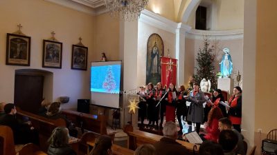 [FOTO/VIDEO] Pjevački zbor ”Sveti Kuzma i Damjan“ održao prigodni božićni koncert