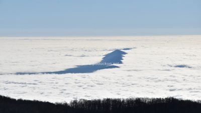 [VIDEO/FOTO] Pogled s vrha Učke: Magla progutala Opatiju, Rijeku, Kvarnerski zaljev, Krk, Cres…